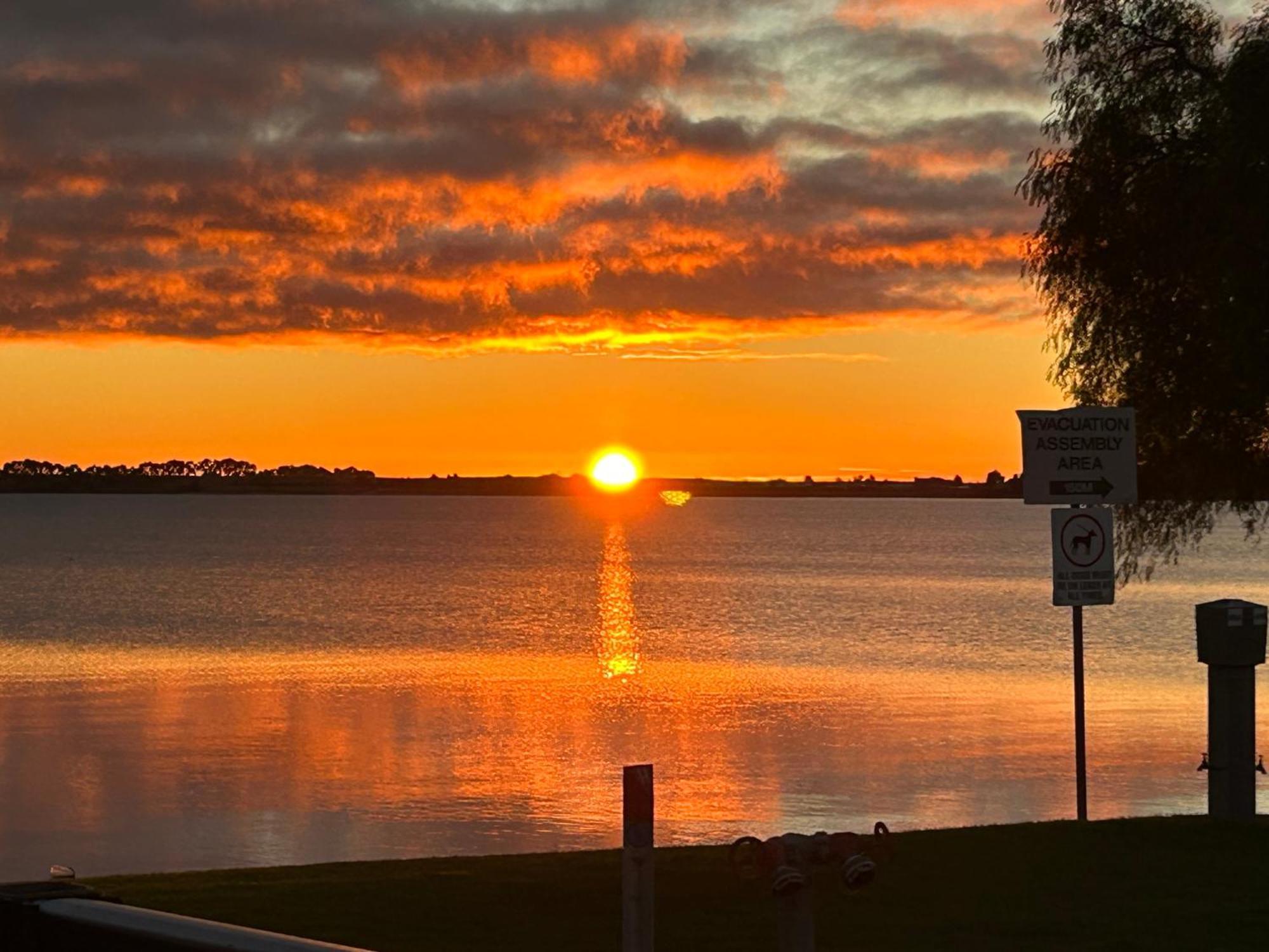 Lake Boga Caravan Park Exteriér fotografie